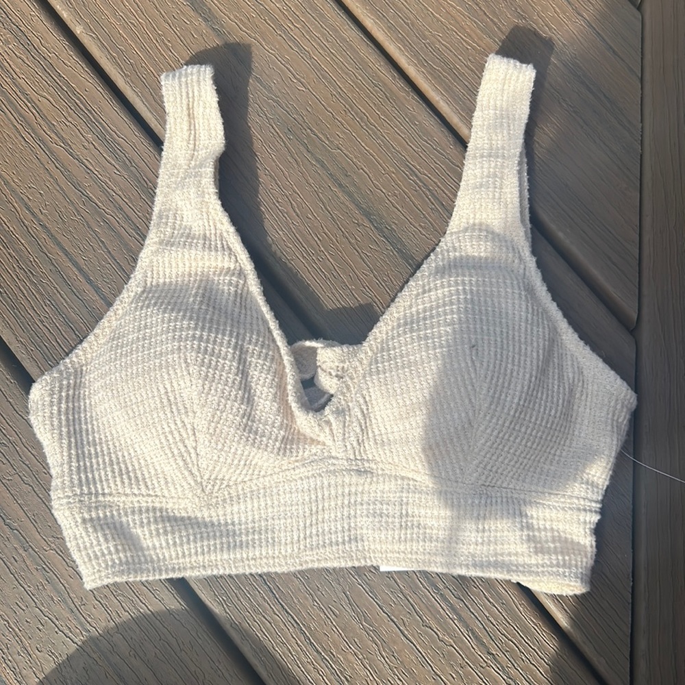 {Bundle & Save!} GILLY HICKS FUZZY BRALETTE